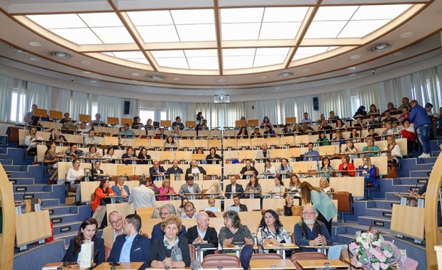 В годината на своя 30 годишен юбилей Факултетът по обществено здраве