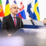 Петър Волгин пред аудиторията на Европарламента: ПП/ДБ се бяха гушнали любовно с ГЕРБ и ДПС, а сега гръмко ги критикуват