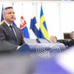 Вигенин: Не кампании срещу България навън, а работа между управляващи и опозиция в София решава проблемите