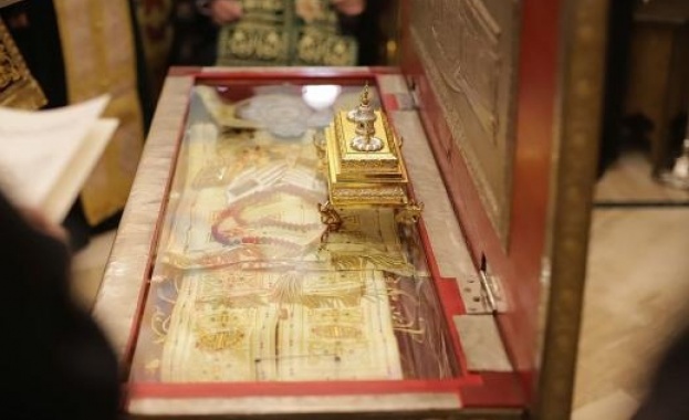 * Прославление на св. мощи на св. Евтимий, патриарх Търновски. Св. равноап. Аверкий, еп. Йераполски чудотворец. Св. мчци Александър епископ и Ираклий воин. Преп. Лот Египетски