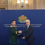 Министрите на отбраната на България и Виетнам обсъдиха партньорството в областта на отбраната