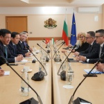 Министър Дилов разговаря с виетнамския министър на промишлеността и търговията за активизиране на двустранните икономически отношения