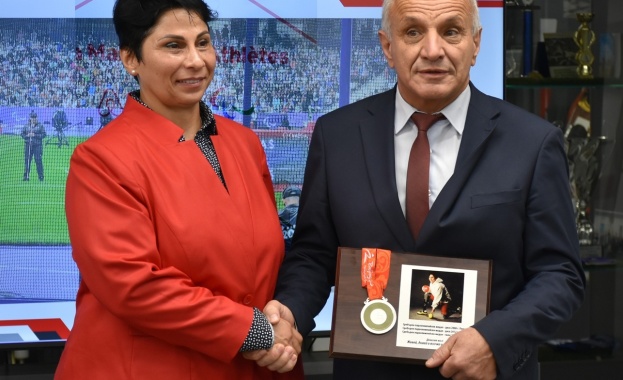 Стела Енева именитата лекоатлетка и възпитаничка на НСА Васил Левски