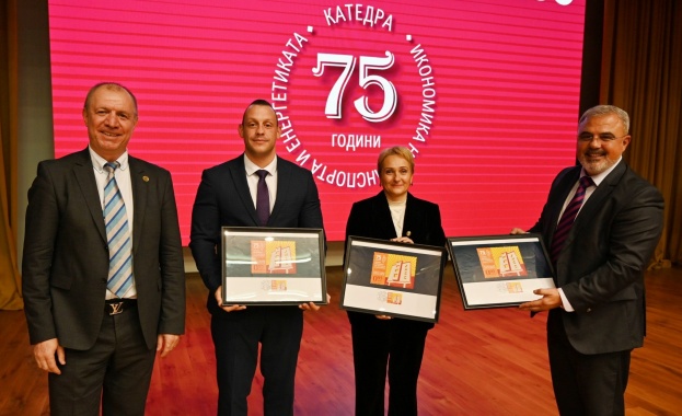 Заместник министърът на транспорта и съобщенията Любен Нанов заедно със заместник министъра