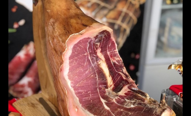 За дванадесета поредна година Елена отпразнува своя най вкусен символ