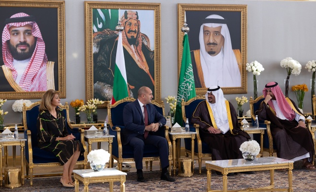 Визитата е по покана на престолонаследника и министър председател на страната