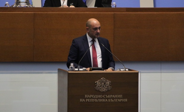 С бюджетните закони ще бъдат увеличени възнагражденията на всички заети