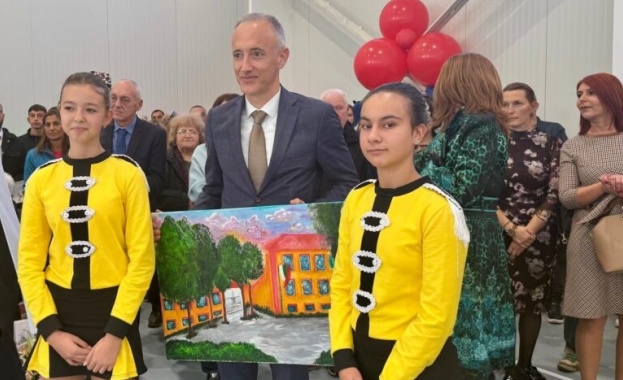 Министърът на образованието и науката Красимир Вълчев откри нов физкултурен