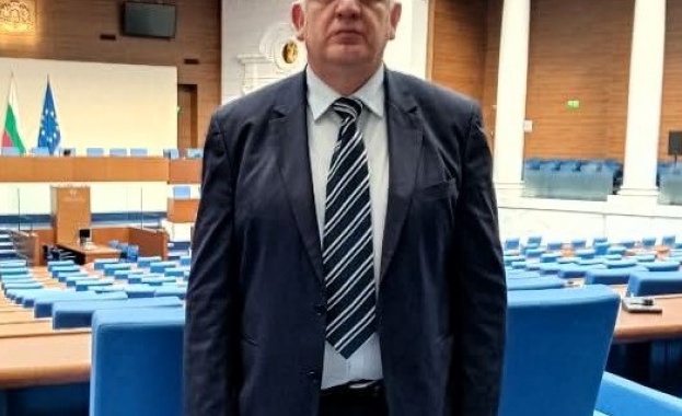 доц Христо Орманджиев коментира че ротацията на председателя на НС