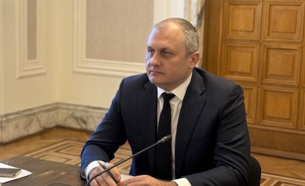 Министър Валентин Мундров представи пред народните представители в Комисията по