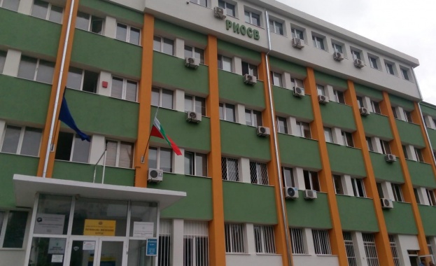 През последните дни в Бургас постъпват сигнали за силни нефтени