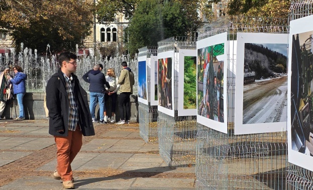 С откриването на фотоизложба В служба на народ и Родина