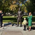 Министър Вълчев откри първия в България паметник на Стоян Омарчевски