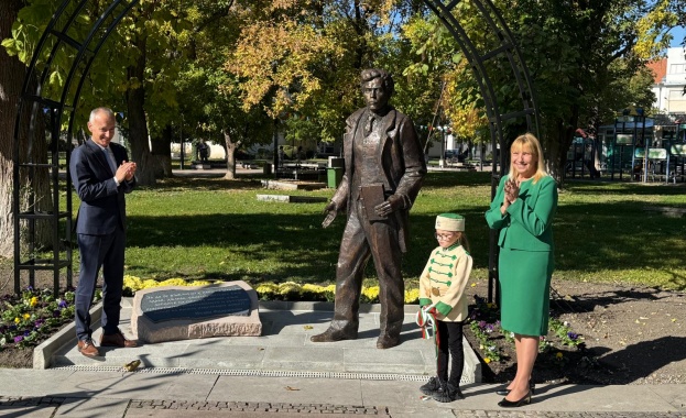 Министърът на образованието и науката Красимир Вълчев участва в откриването