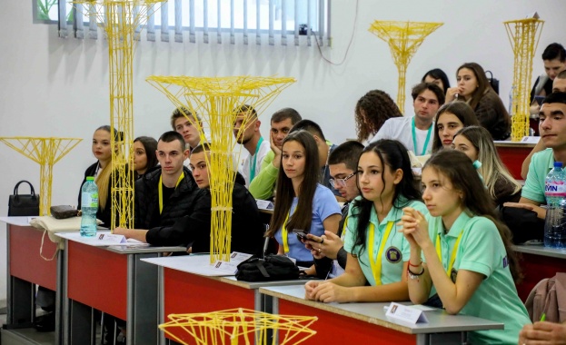 В Деня на народните будители Варненският свободен университет събра бъдещи