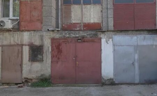 Гаражи които висят във въздуха и практически са неизползваеми Оказа