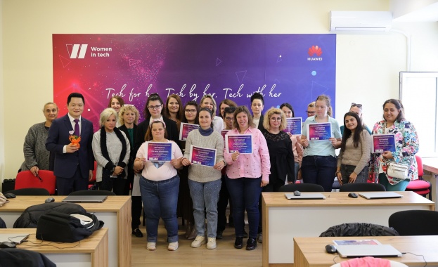 Над 700 жени са придобили дигитални умения от началото на