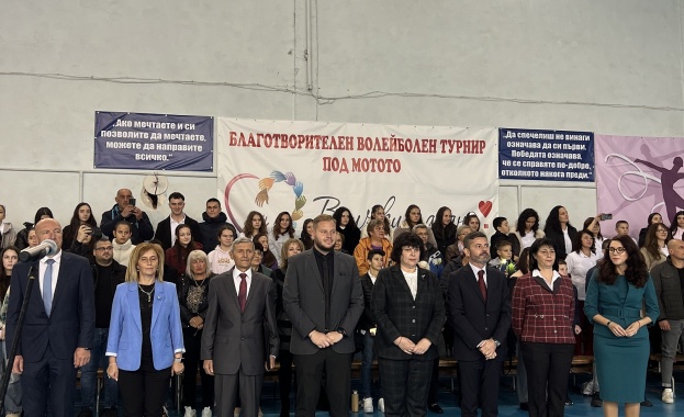 Българското знаме е символ на чест дълг и единство В