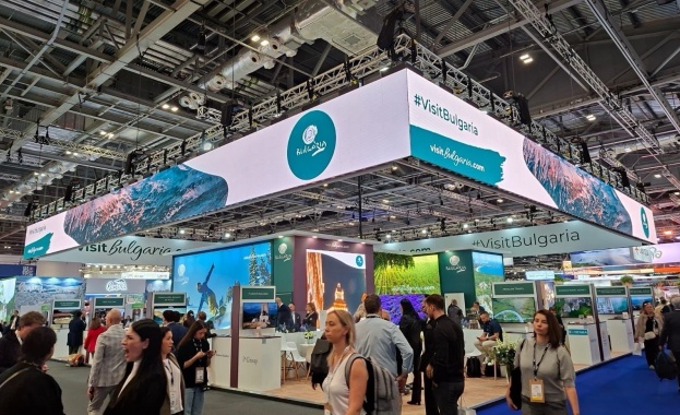 Рекордната площ от 399 кв м на българския щанд и модерните