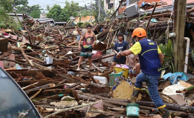 Ураганът наводни цели градове
Най малко 66 ма души са загинали а стотици