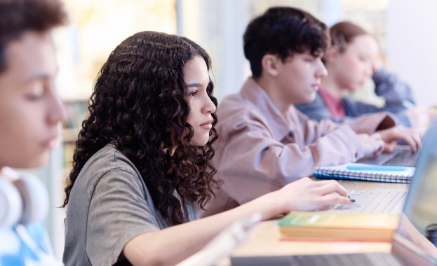 Материалите са част от програмата Безопасен интернет на издателство Клет