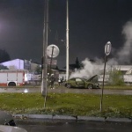 Кола се удари в стълб и избухна в пламъци в Русе