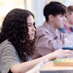 Безплатни уроци за фалшивите новини показват на гимназистите как да разпознават манипулативно съдържание онлайн