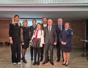 Ивайла Назлъмова от СУ "Св. Паисий Хилендарски" в  Пловдив с първа награда от конкурса на МВР "Аз и моето полицейско управление"