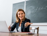 Безплатна дигитална академия ще обучава учители как да използват изкуствения интелект в класната стая