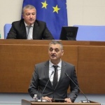 Кирил Добрев: Потребителите вече няма да бъдат наказвани с неустойки при промяна на цените от мобилните оператори