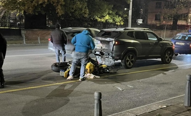 Катастрофа в София снощи затрудни движението в центъра на София