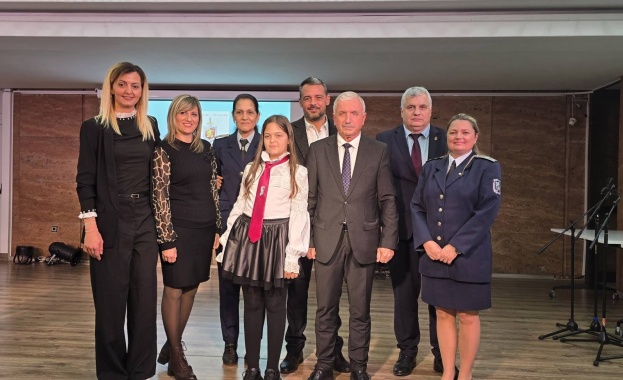 Четвъртокласничката Ивайла Назлъмова от СУ Св Паисий Хилендарски спечели