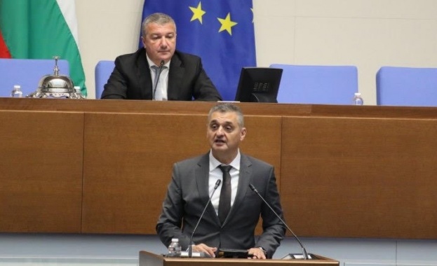 Народното събрание прие на второ гласуване промени в Закона за