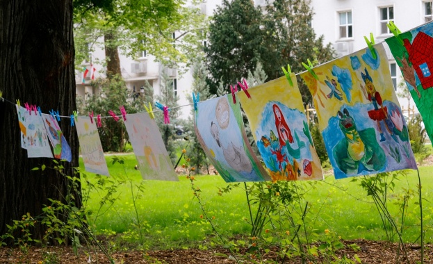 12 отличени творби ще станат част от специален календар за