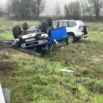 Кола се обърна на пътя Казанлък - Стара Загора, водачът е пострадал