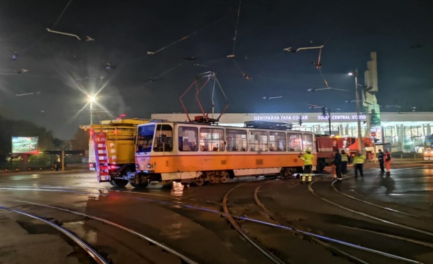 Катастрофа между два трамвая и бус пред "Централна гара" София