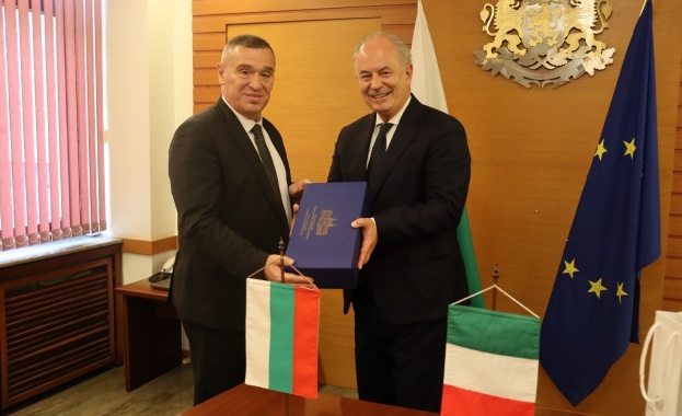 Министър Тахов се срещна с посланика на Италия Н. Пр. Марчело Апичела