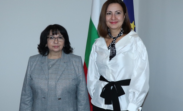Министър Петкова се срещна с члена на Европейската сметна палата Илиана Иванова
