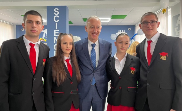 Министърът на образованието и науката Красимир Вълчев откри четири нови