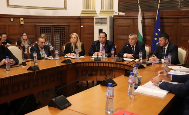 МЗХ обмисля възможност за предоставяне на държавна помощ de minimis