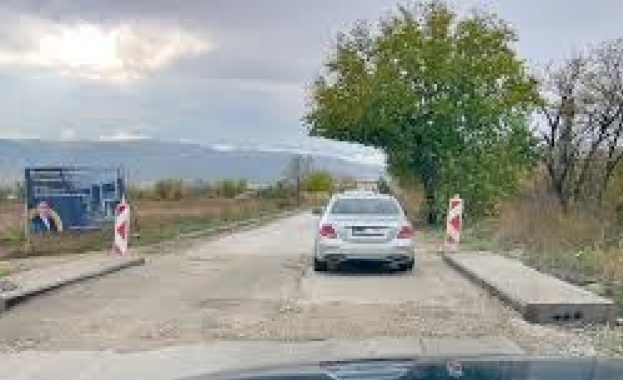 Пътят Пловдив Първенец Лилково който води до борсата в Първенец е в