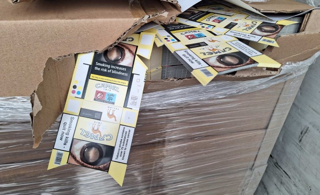 Над 20 тона заготовки за цигарени кутии задържаха митническите служители във Видин