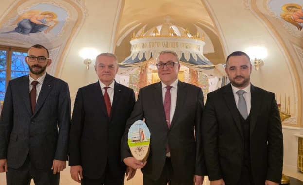 По време на тържественото откриване на паметна плоча на изявения