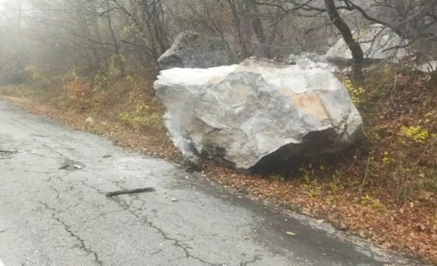 Спешни мерки за обезопасяването на пътя към легендарния връх Околчица