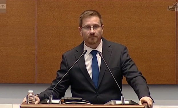 Народният представител от Възраждане Димо Дренчев прочете декларация в която