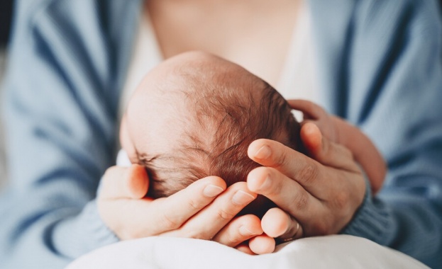 Майката и бебето вече са у дома
Екипи от три столични