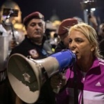 Приеха в болница жената, обявила гладна стачка заради трагедията в Нови Сад