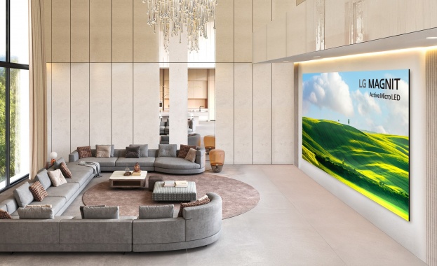 С технология Active Matrix и Dolby Vision 136 инчовият LED дисплей