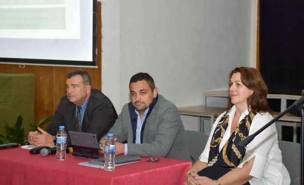 По инициатива на кмета инж Владимир Александров беше представен пред