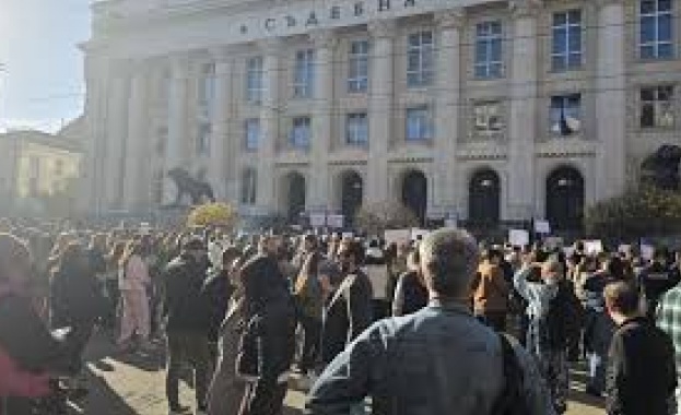 Стотици граждани излязоха на протест срещу жестокостта над животните в